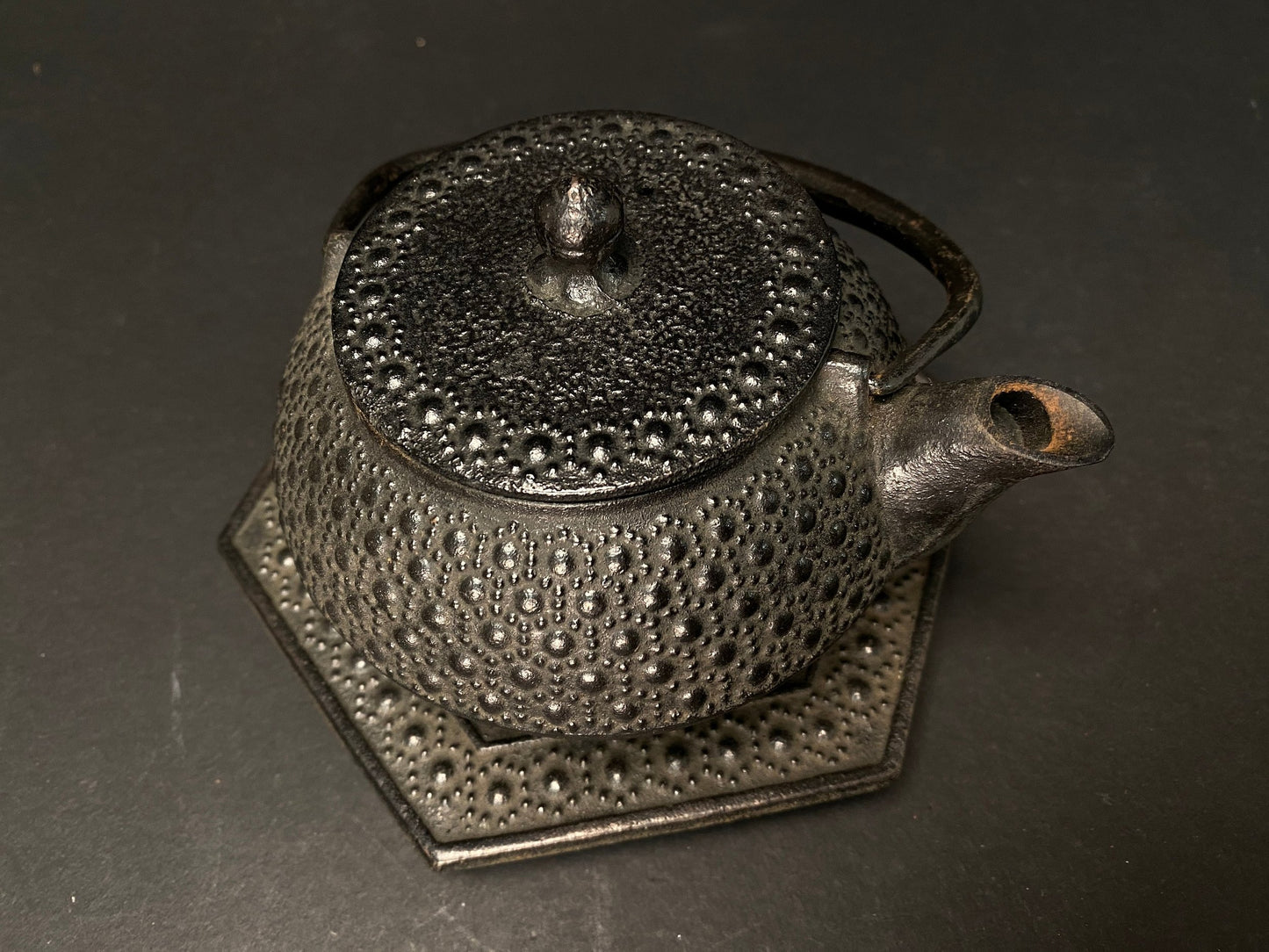 Japan Nambu Tekki Tetsubin！ Medium Black Teapot, with Cast iron mat, 250ml, 8oz, Infuser Trivet, Tea Kettle, Made in Japan