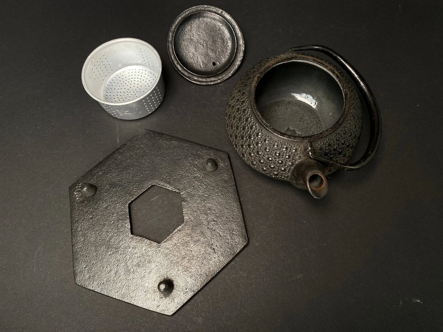 Japan Nambu Tekki Tetsubin！ Medium Black Teapot, with Cast iron mat, 250ml, 8oz, Infuser Trivet, Tea Kettle, Made in Japan