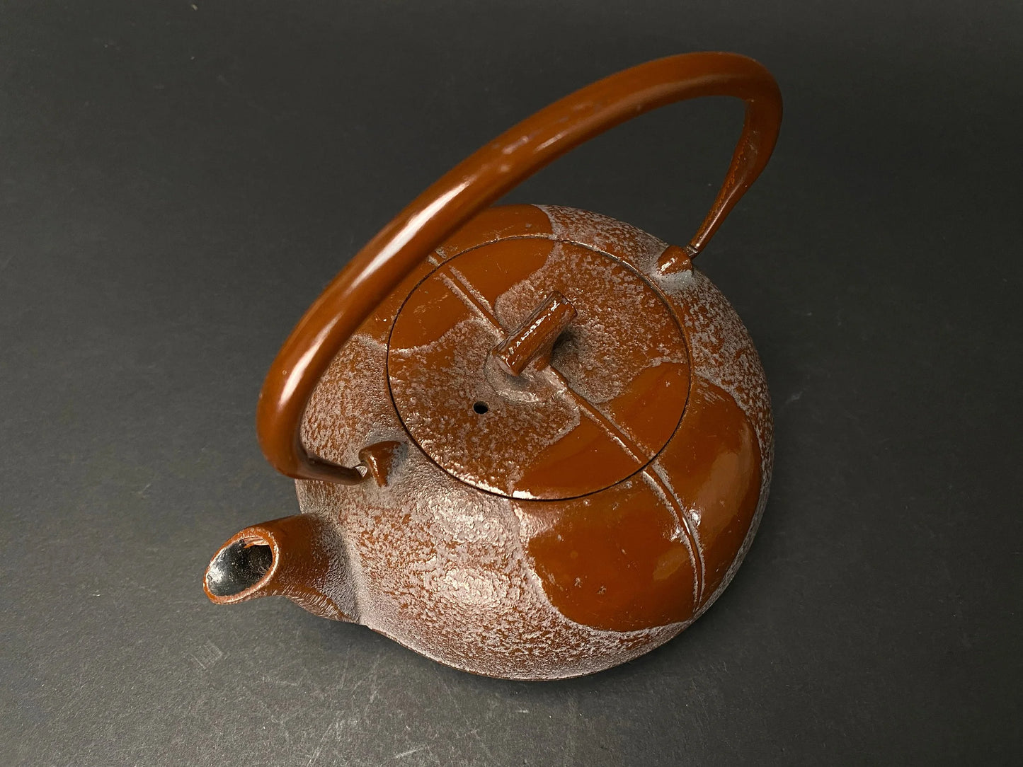 Japanese Tetsubin Teapot: Nanbu Tekki Cast Iron Kettle, Leaf Pattern, 20oz w/Infuser