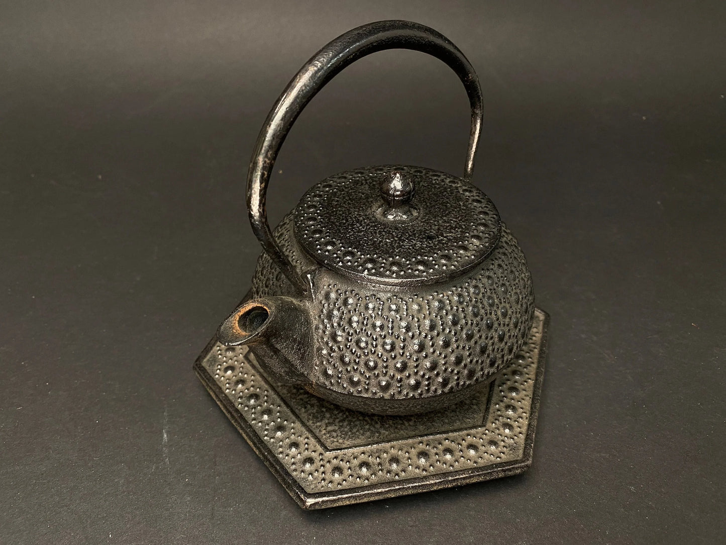 Japan Nambu Tekki Tetsubin！ Medium Black Teapot, with Cast iron mat, 250ml, 8oz, Infuser Trivet, Tea Kettle, Made in Japan