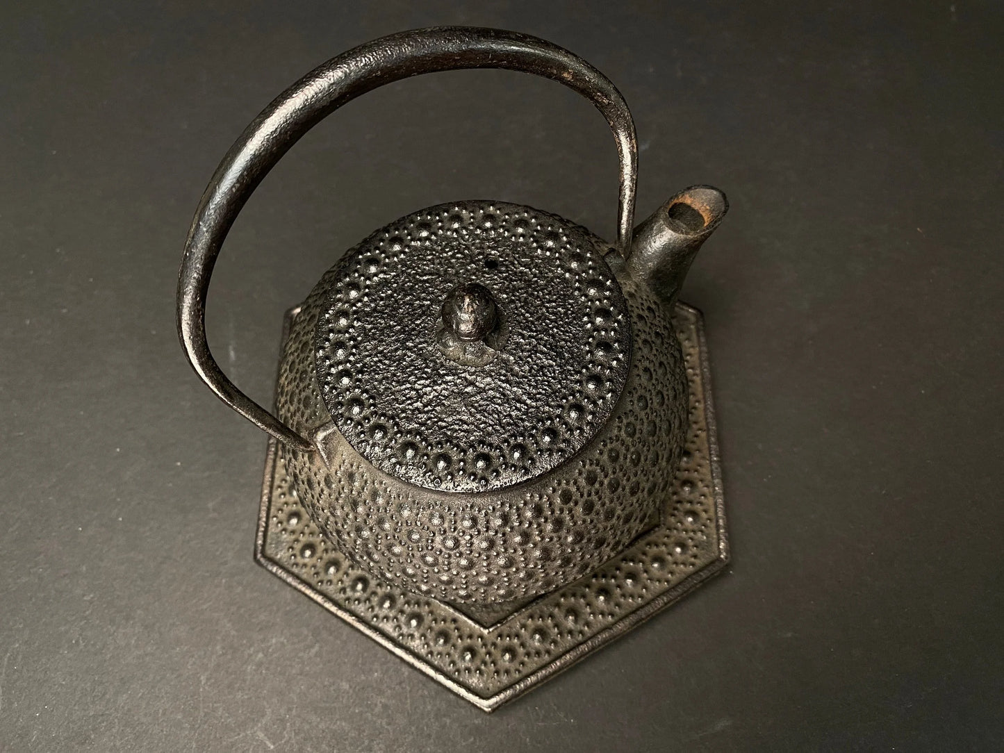 Japan Nambu Tekki Tetsubin！ Medium Black Teapot, with Cast iron mat, 250ml, 8oz, Infuser Trivet, Tea Kettle, Made in Japan