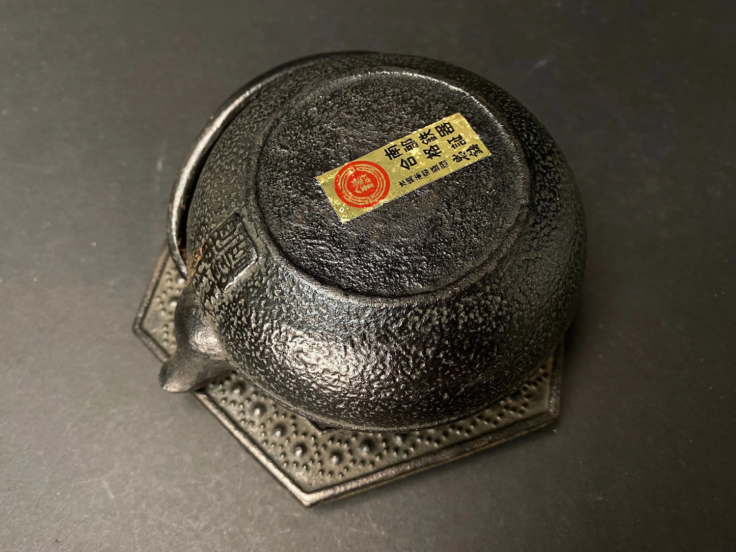 Japan Nambu Tekki Tetsubin！ Medium Black Teapot, with Cast iron mat, 250ml, 8oz, Infuser Trivet, Tea Kettle, Made in Japan
