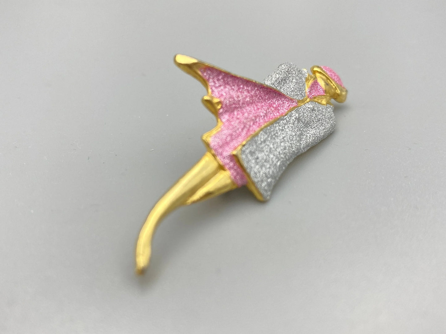 Japanese Lady in pink Brooch Pin Enamel Jewelry, Pink pin vintage, Vintage pin, classic brooch, mint condition