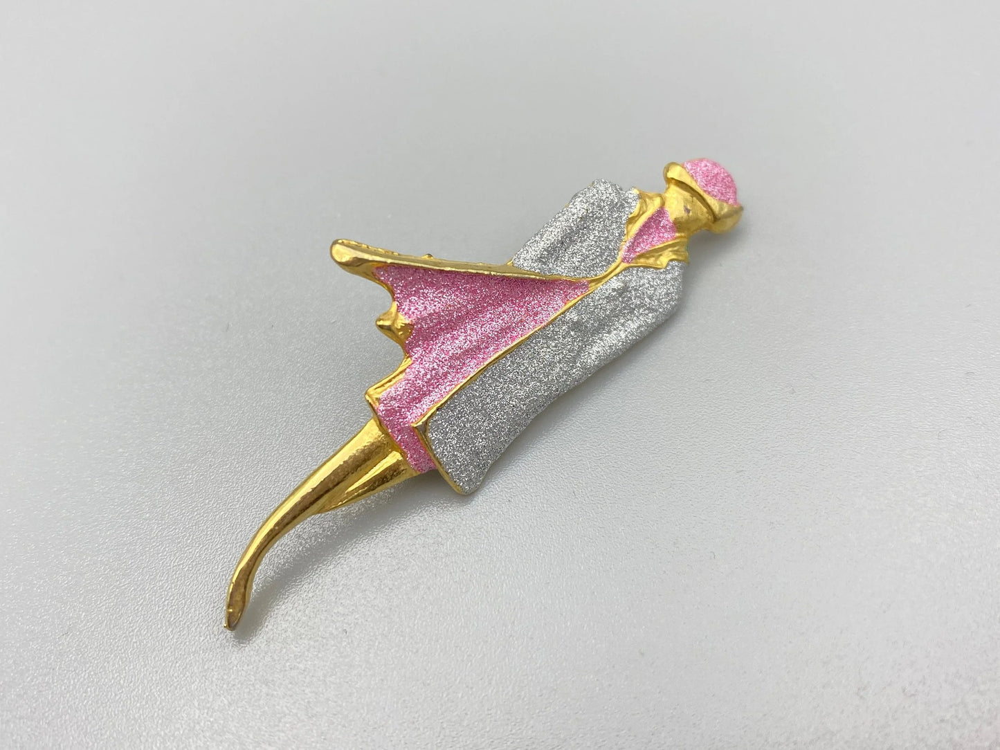 Japanese Lady in pink Brooch Pin Enamel Jewelry, Pink pin vintage, Vintage pin, classic brooch, mint condition
