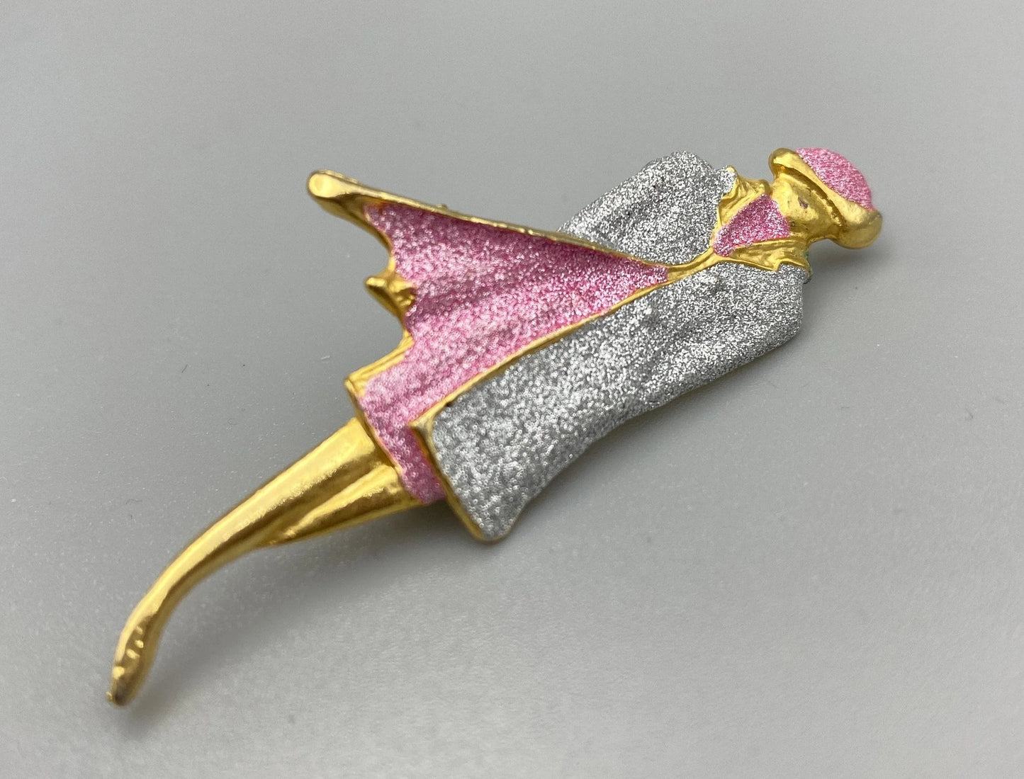 Japanese Lady in pink Brooch Pin Enamel Jewelry, Pink pin vintage, Vintage pin, classic brooch, mint condition