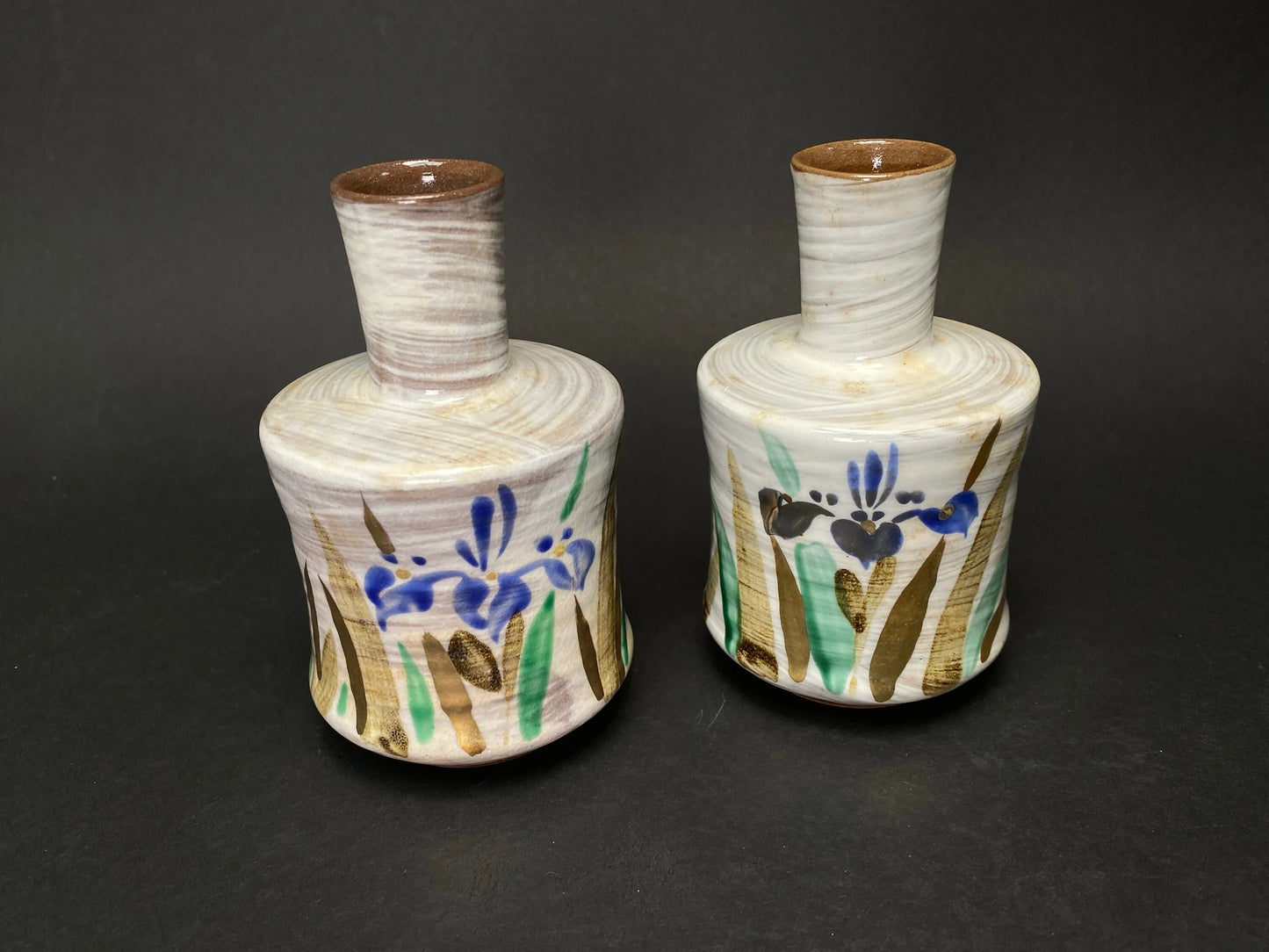 Japanese Koizumi Sake full set, 2 Tokkuri bottles, 5 cups, hand painted brush bristles
