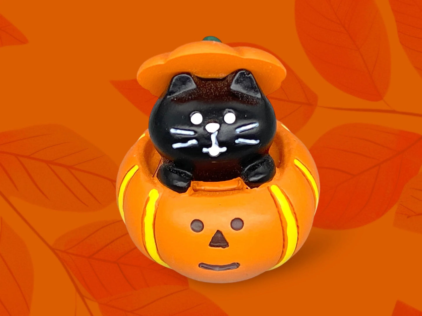 Halloween Pumpkin King Cat Ornament: Japanese Decole Concombre table Decor, black and white cats