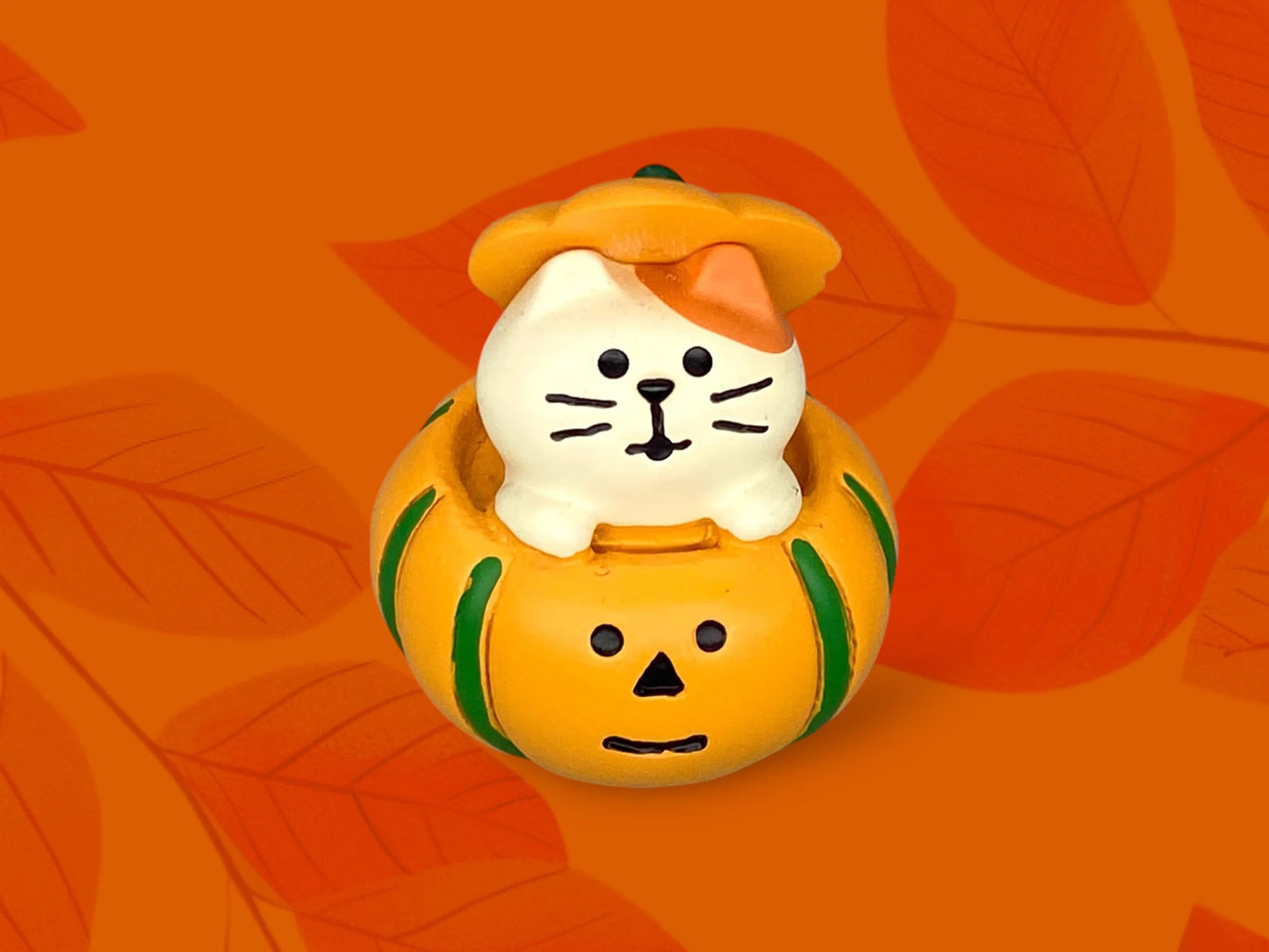 Halloween Pumpkin King Cat Ornament: Japanese Decole Concombre table Decor, black and white cats