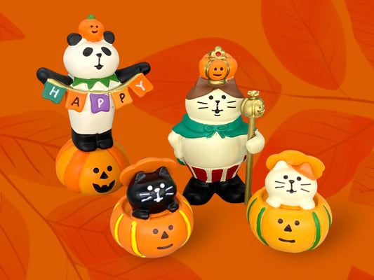 Halloween Pumpkin King Cat Ornament: Japanese Decole Concombre table Decor, black and white cats