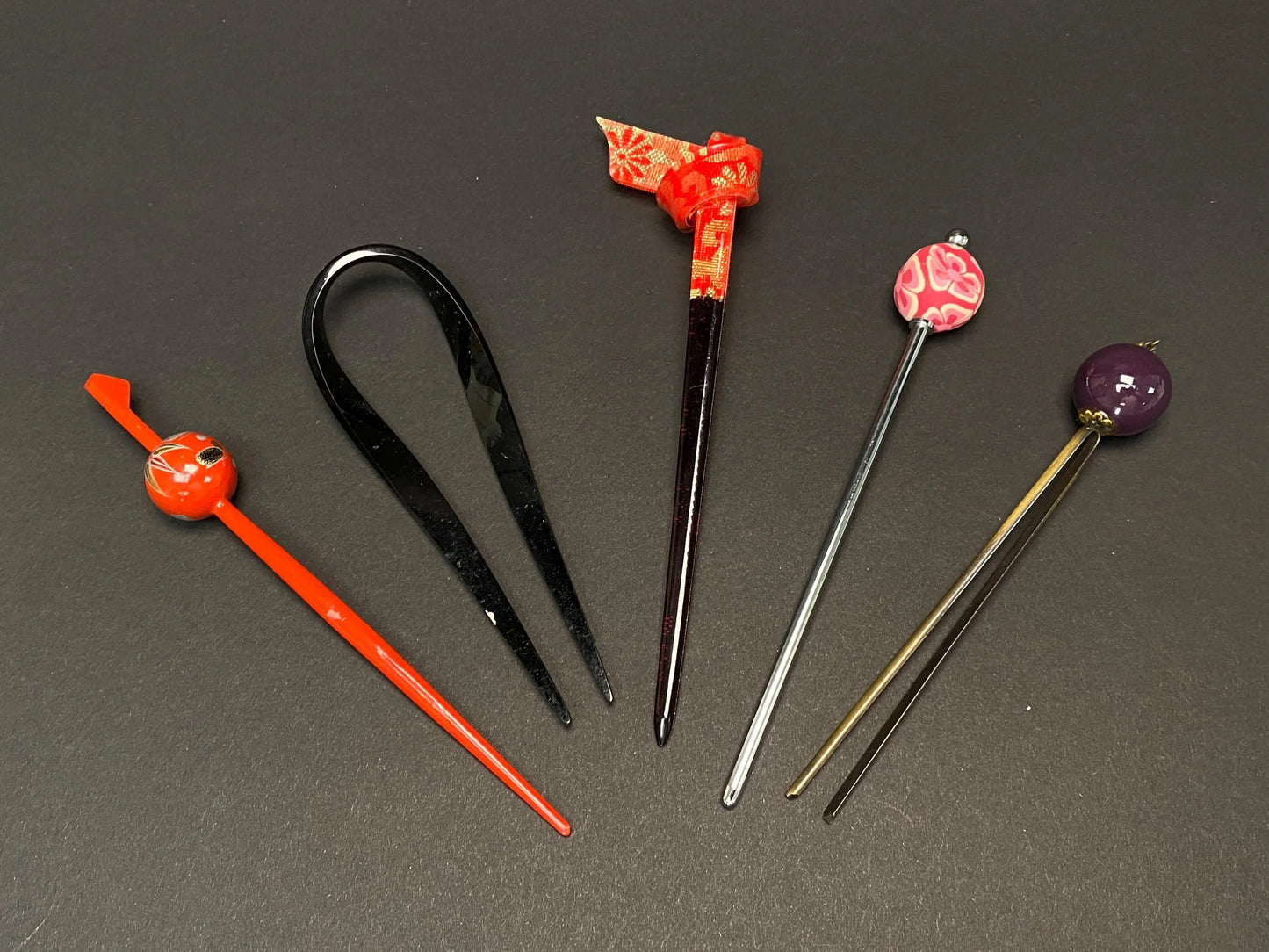 Japan Kanzashi Kimono Geisha, Red & Black hair stick, Metal Tama, Kushi Comb, Hair Ornament
