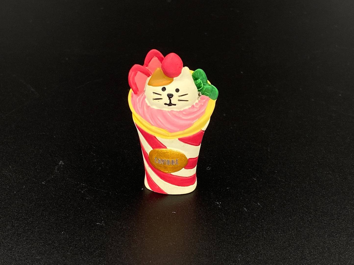 Christmas Cat & Dog Miniatures: Zakka Food Design Figurines, Decole Style