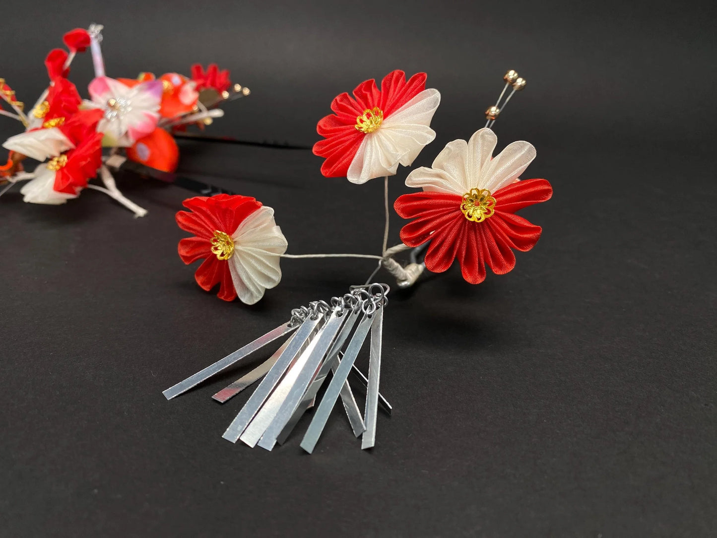 Handmade Tsumami Zaiku Kanzashi Set Red White