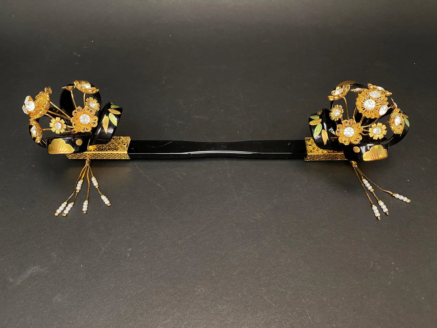 Japanese Lacquer Kanzashi Luxury Set: Maiko Geisha Hair Ornament, black and gold Luxury Gift Box
