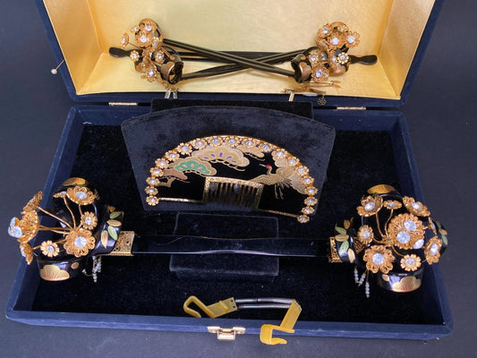 Japanese Lacquer Kanzashi Luxury Set: Maiko Geisha Hair Ornament, black and gold Luxury Gift Box