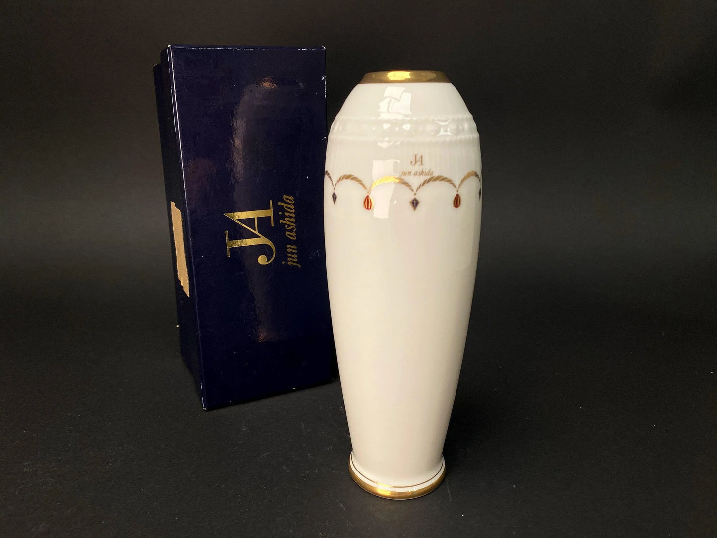 Japanese Porcelain Ikebana Vase: Snow White Art Deco Decor