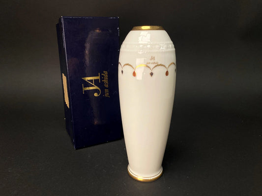 Japanese Porcelain Ikebana Vase: Snow White Art Deco Decor