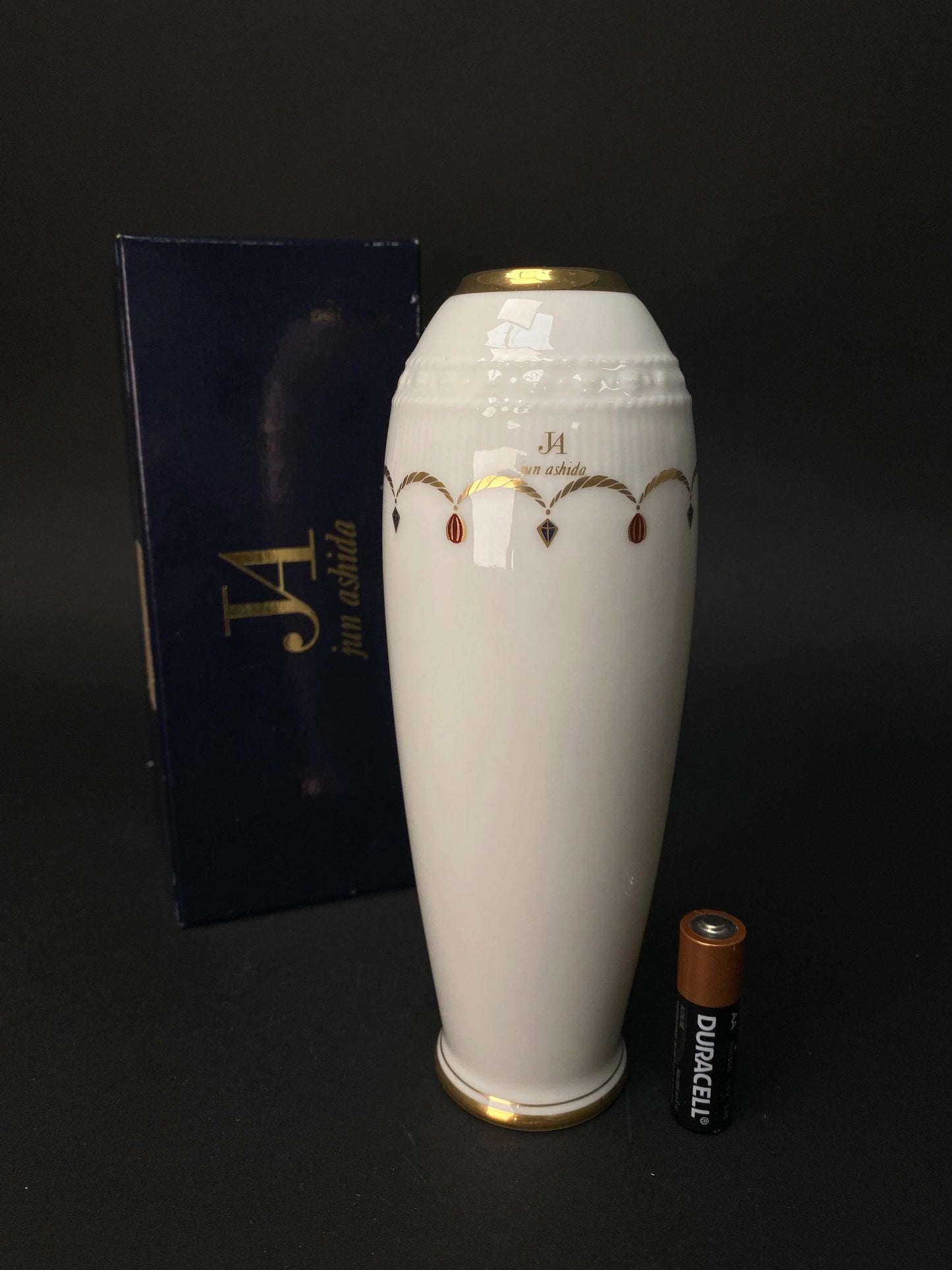 Japanese Porcelain Ikebana Vase: Snow White Art Deco Decor