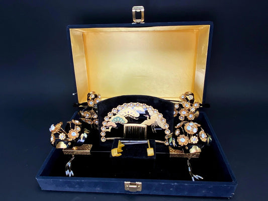 Japanese Lacquer Kanzashi Luxury Set: Maiko Geisha Hair Ornament, black and gold Luxury Gift Box