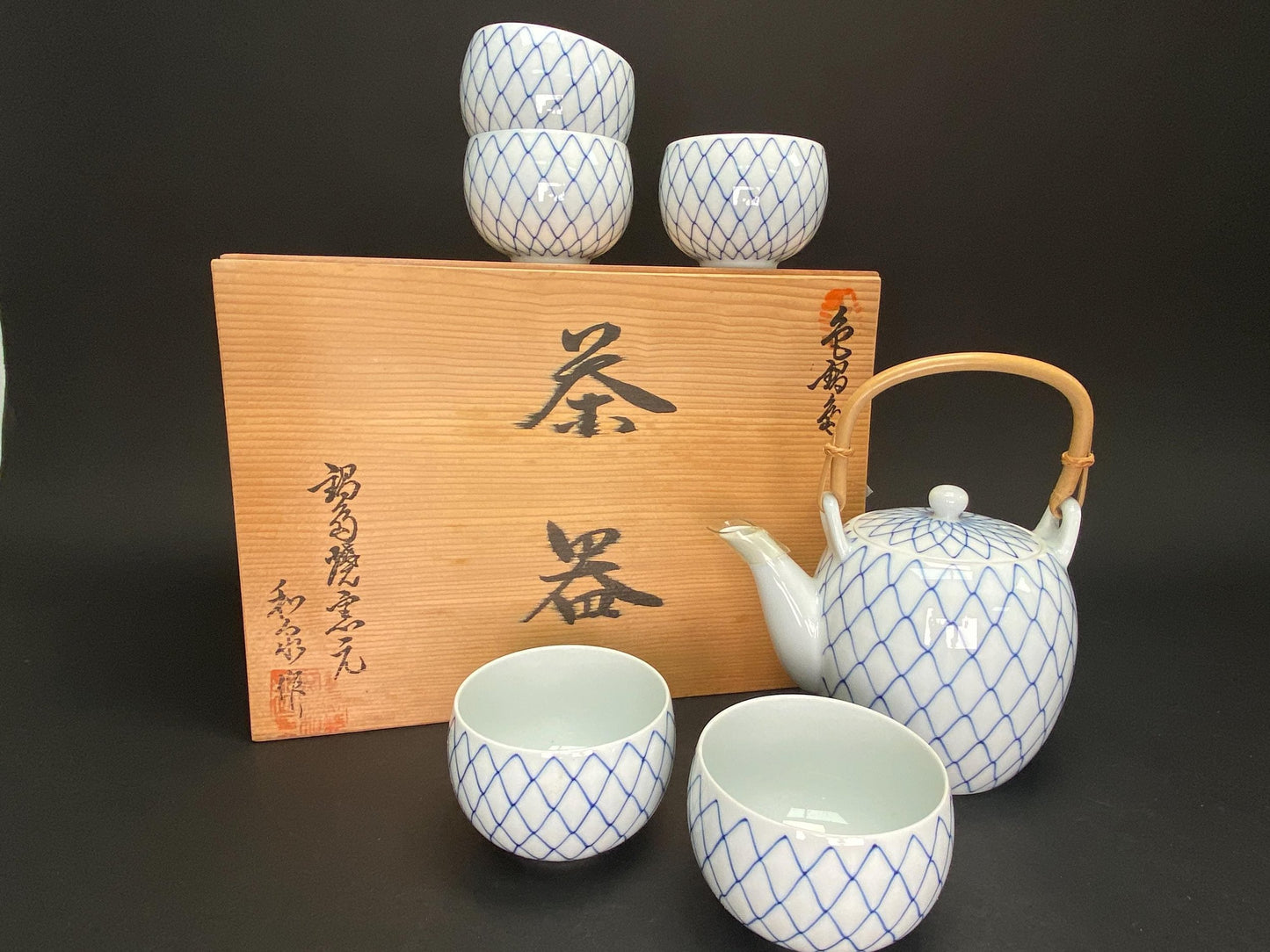 Blue Net Pattern Mino yaki Tea Set in luxury wooden gift box: Vintage Japanese Porcelain Kyusu Teapot and 5 Cups Handmade by Izumi！