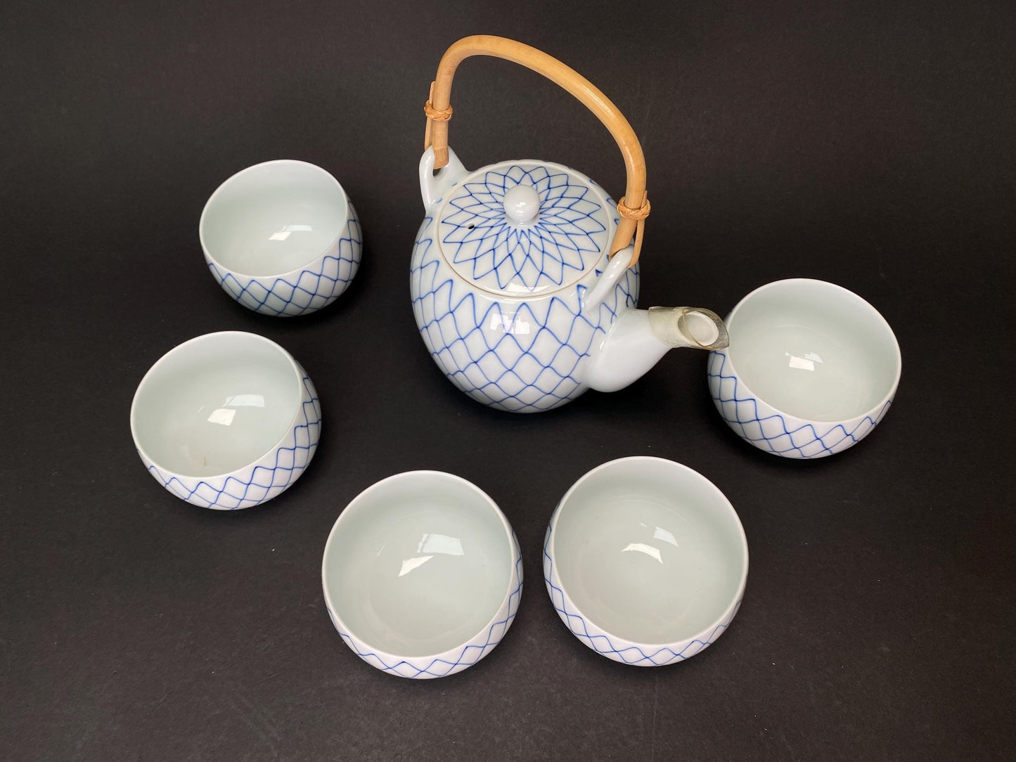 Blue Net Pattern Mino yaki Tea Set in luxury wooden gift box: Vintage Japanese Porcelain Kyusu Teapot and 5 Cups Handmade by Izumi！