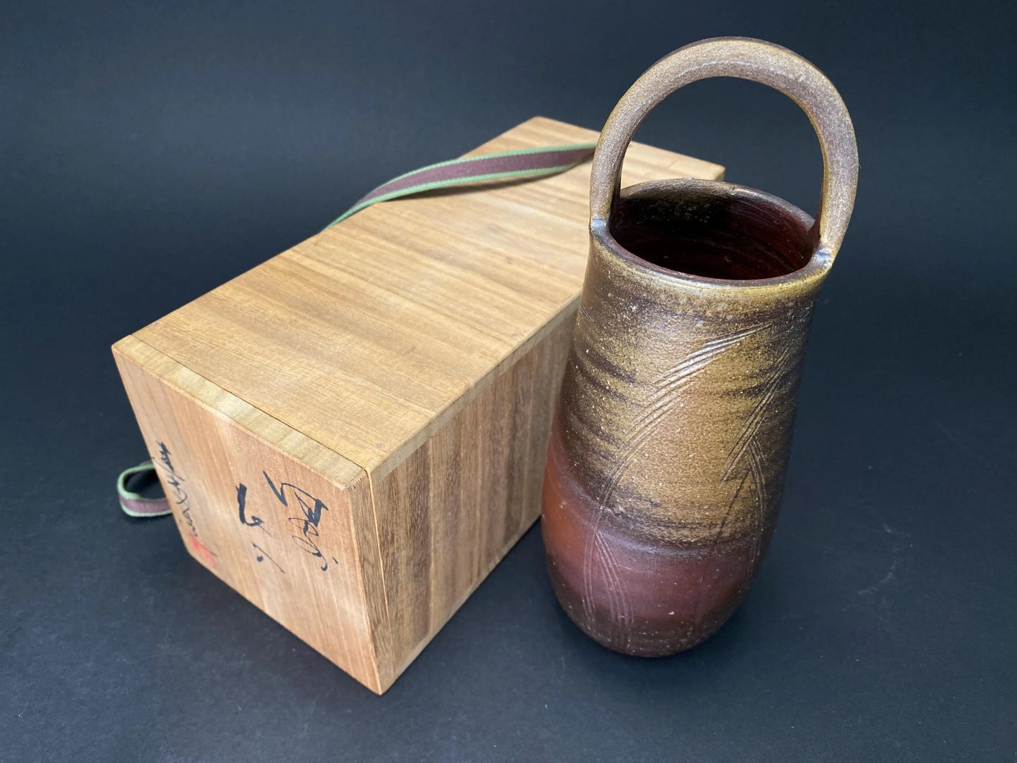 Antique Bizen yaki Ikebana Vase Signed Japanese Pottery Kaki: Wabi Sabi Art Pottery with Tomobako co-Box
