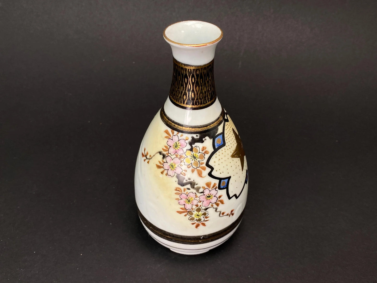 Kutani WW2 Military Sake Bottle: Vintage Japanese Army Discharge Commemorative, Gilt Star and Sakura Design Collectables Militaria