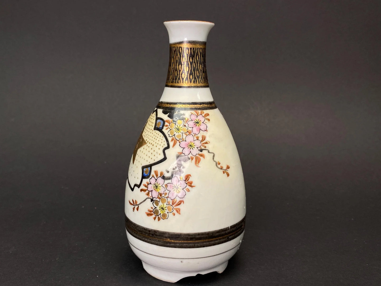 Kutani WW2 Military Sake Bottle: Vintage Japanese Army Discharge Commemorative, Gilt Star and Sakura Design Collectables Militaria