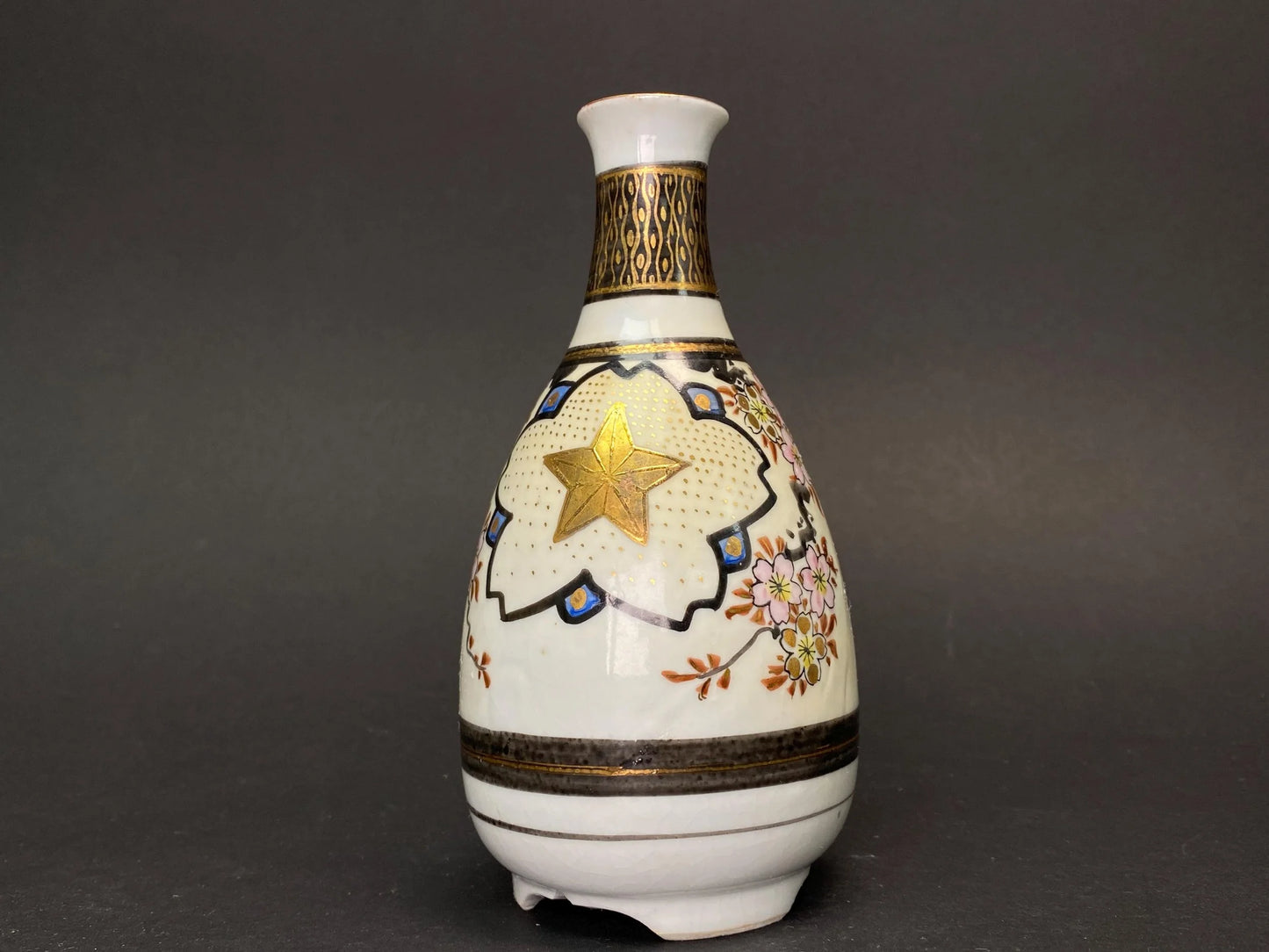 Kutani WW2 Military Sake Bottle: Vintage Japanese Army Discharge Commemorative, Gilt Star and Sakura Design Collectables Militaria
