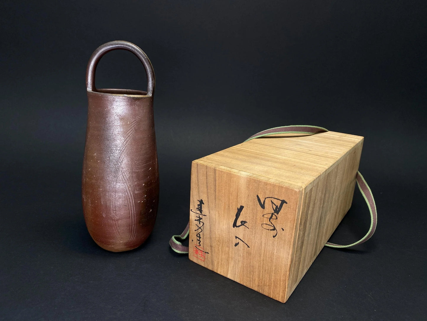 Antique Bizen yaki Ikebana Vase Signed Japanese Pottery Kaki: Wabi Sabi Art Pottery with Tomobako co-Box