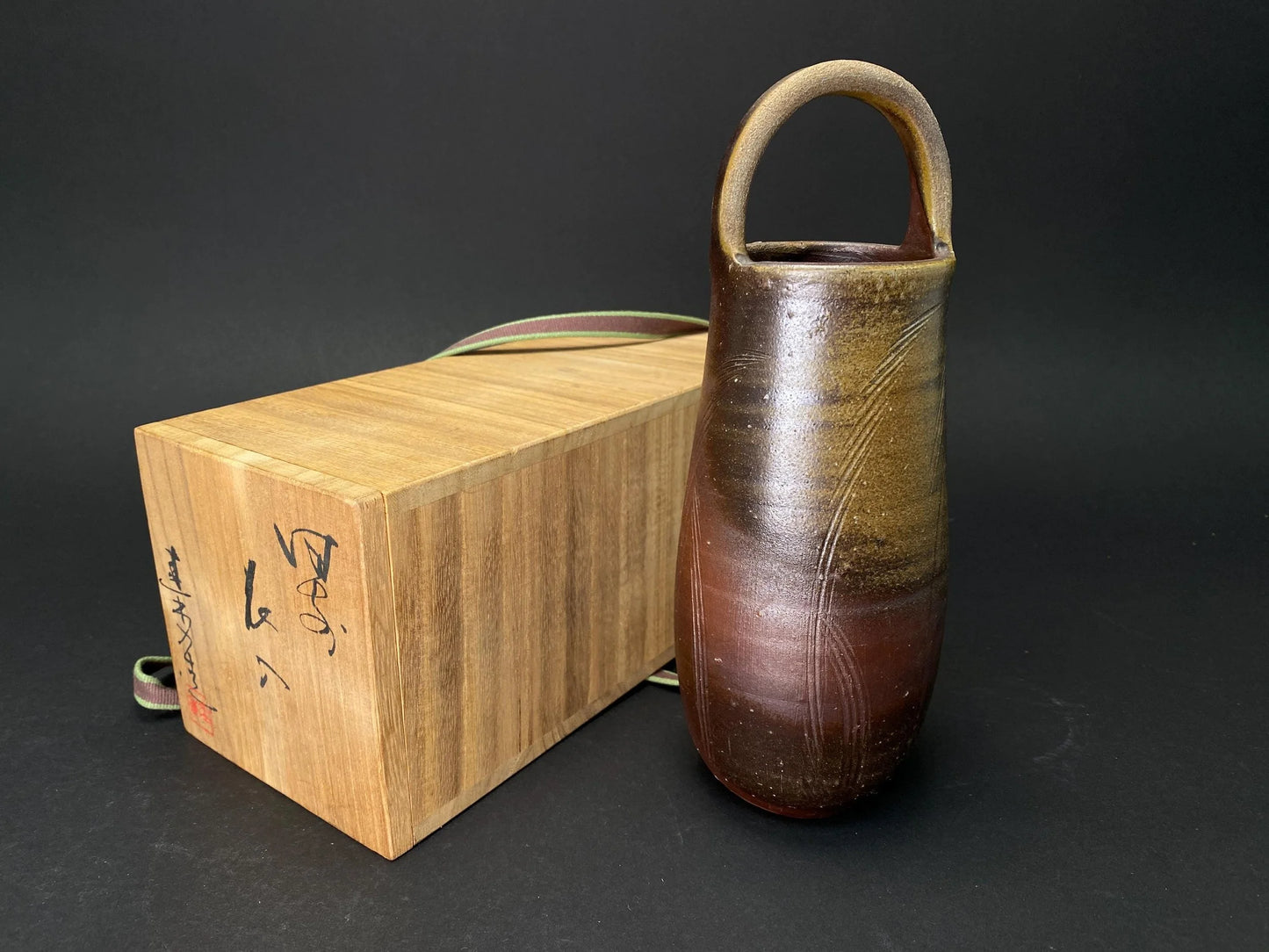 Antique Bizen yaki Ikebana Vase Signed Japanese Pottery Kaki: Wabi Sabi Art Pottery with Tomobako co-Box