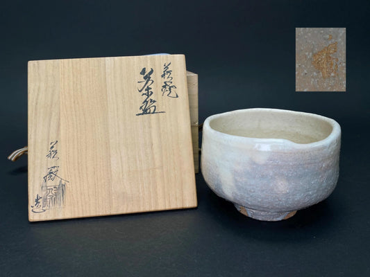 Hagi Ware Tea Bowl Chawan Signed Artist black Stamp box: Japanese Art Pottery Matcha tea ceremony bowl with Tomobako Box！