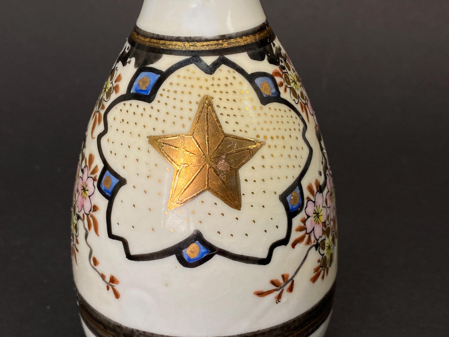 Kutani WW2 Military Sake Bottle: Vintage Japanese Army Discharge Commemorative, Gilt Star and Sakura Design Collectables Militaria
