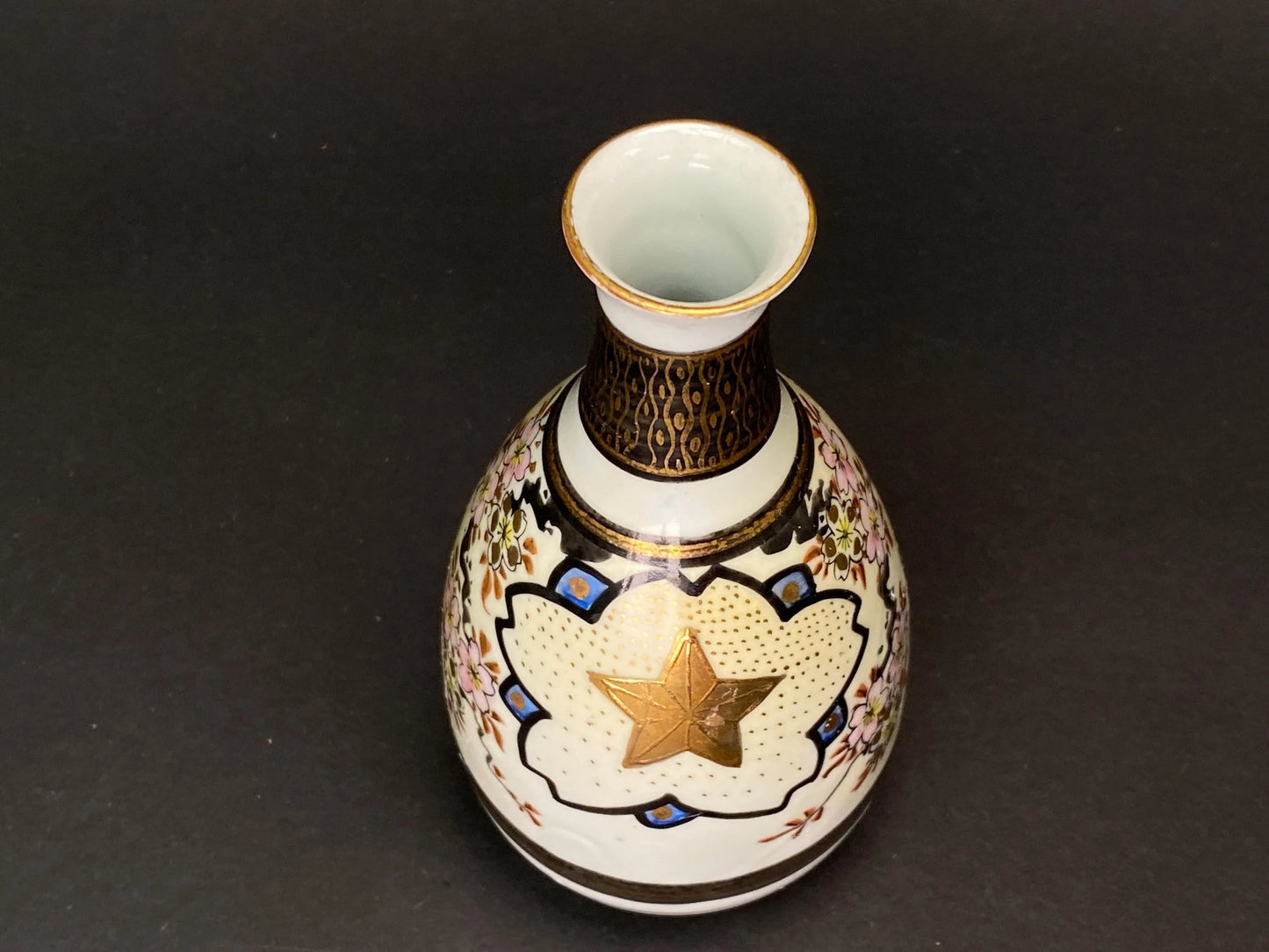 Kutani WW2 Military Sake Bottle: Vintage Japanese Army Discharge Commemorative, Gilt Star and Sakura Design Collectables Militaria