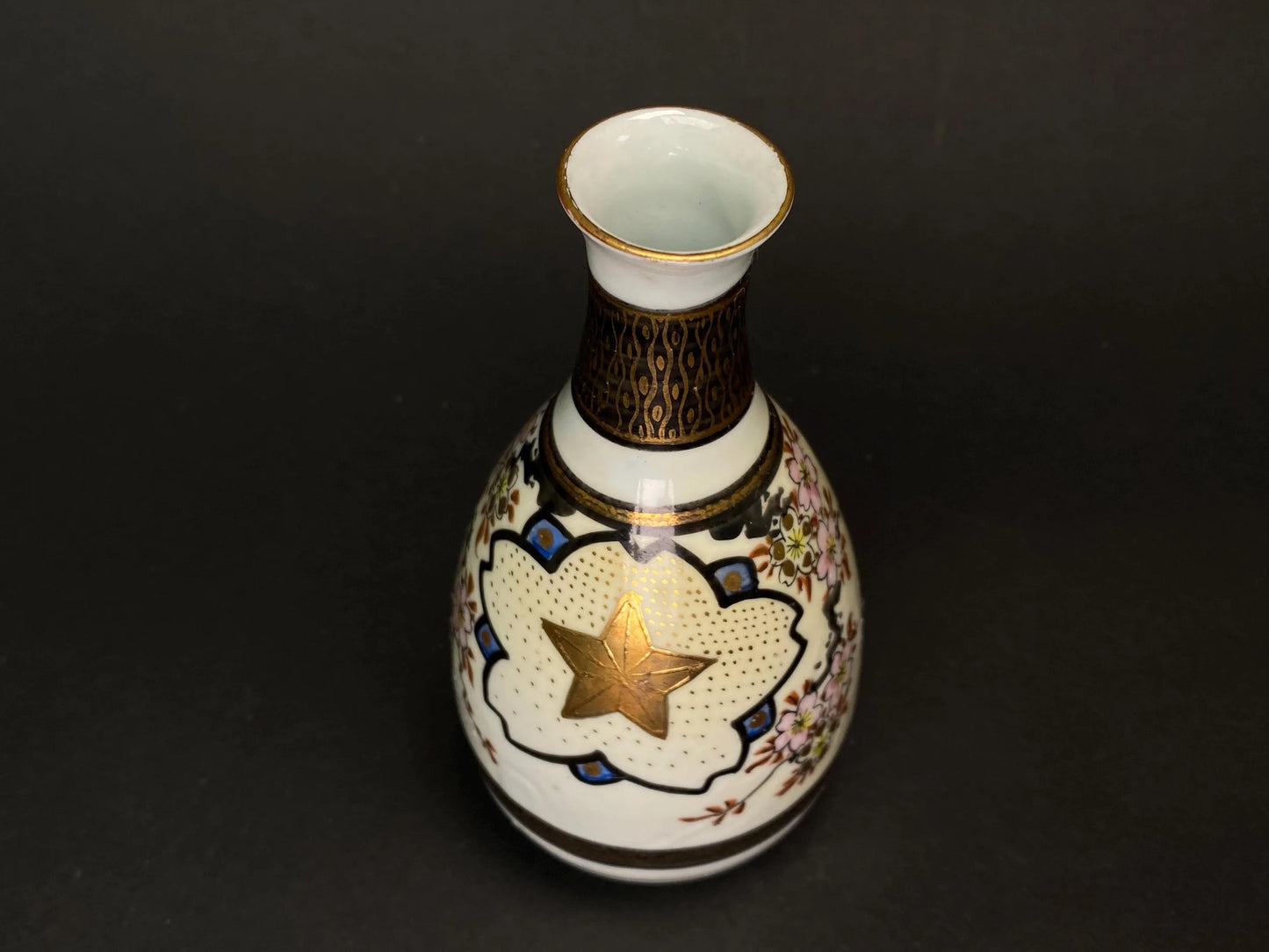 Kutani WW2 Military Sake Bottle: Vintage Japanese Army Discharge Commemorative, Gilt Star and Sakura Design Collectables Militaria