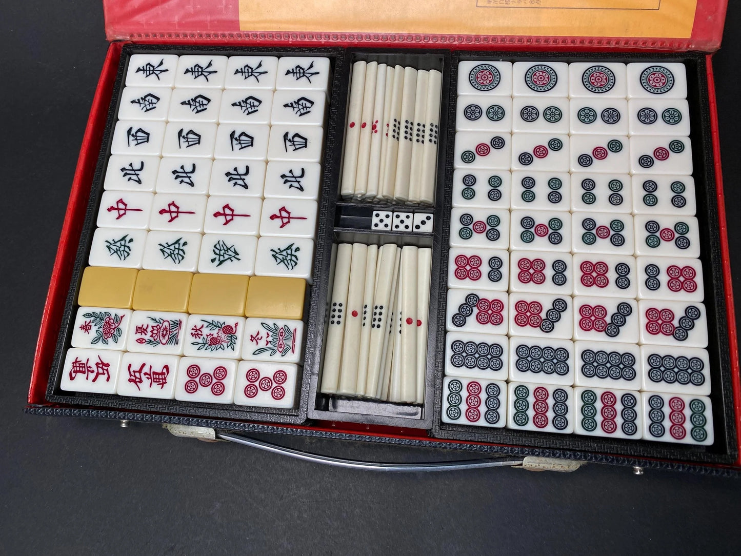 Japanese Riichi Mahjong Vintage Japan MVC Mah Jong Set, yellow back, with black portable Case Tile dealing game Vintage