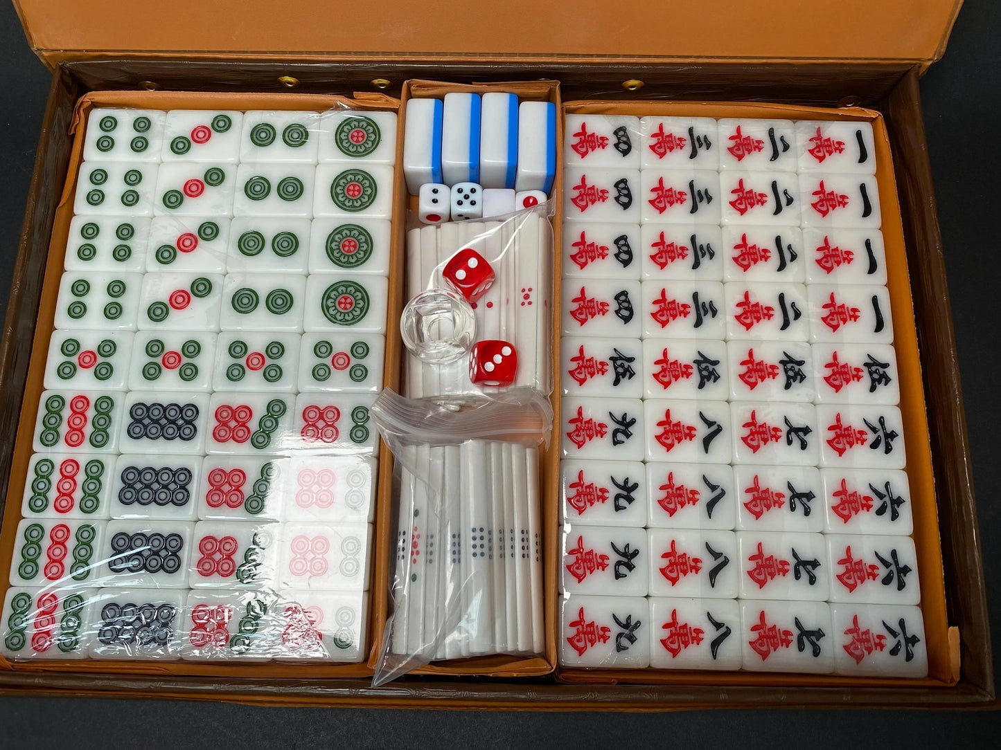 Modern Size Japanese MVC Mah Jong Set, Riichi Mahjong Set 148 Tiles, Large American size 30mm Tiles, Blue Back, Heisei Retro Board Game