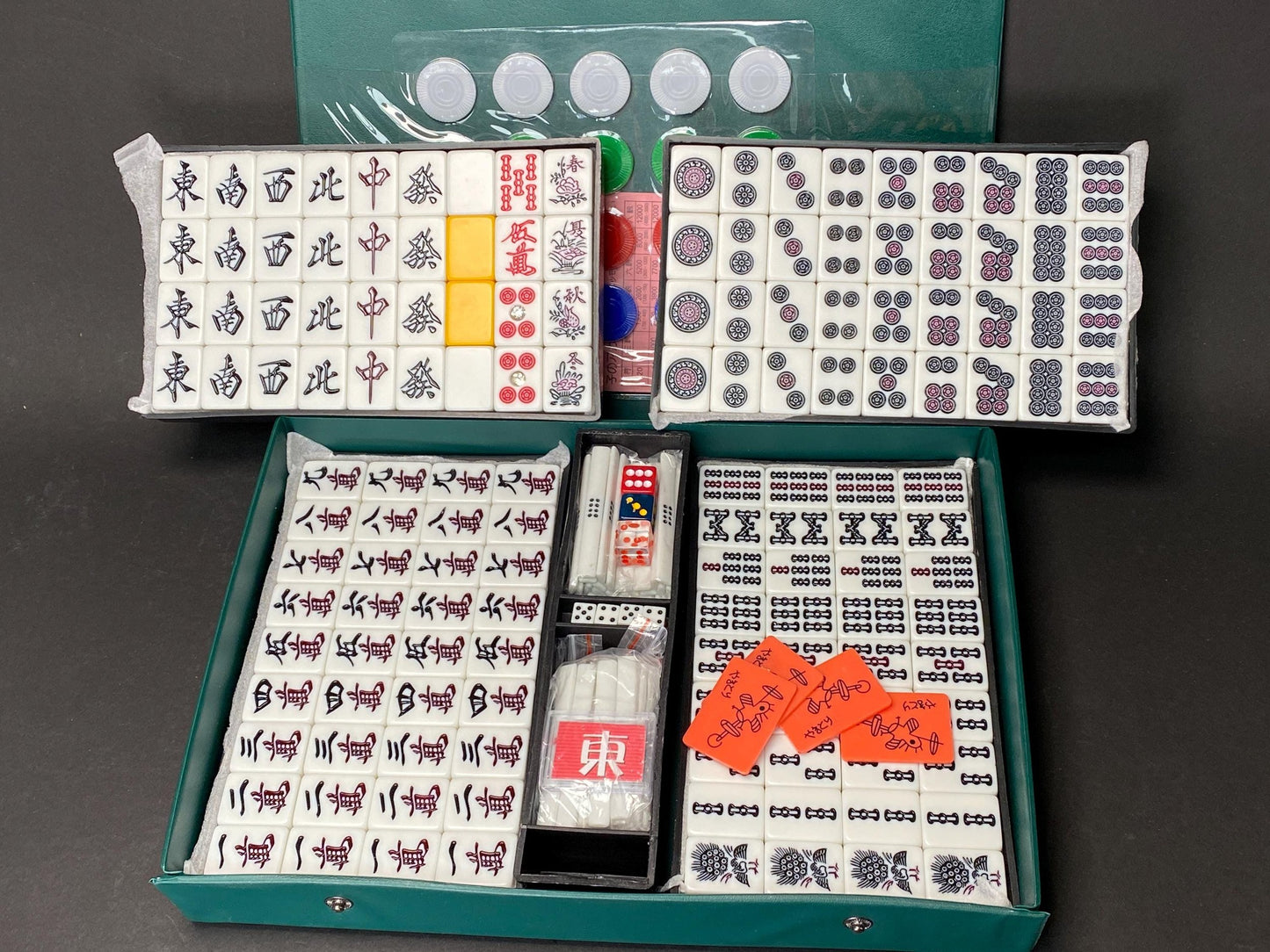 Suisen Riichi Mahjong Japanese MVC Mah Jong Set, Rhinestone 4 Red Aka Dora, Unused Heisei Retro Riichi Game mah jong set, Tile dealing game