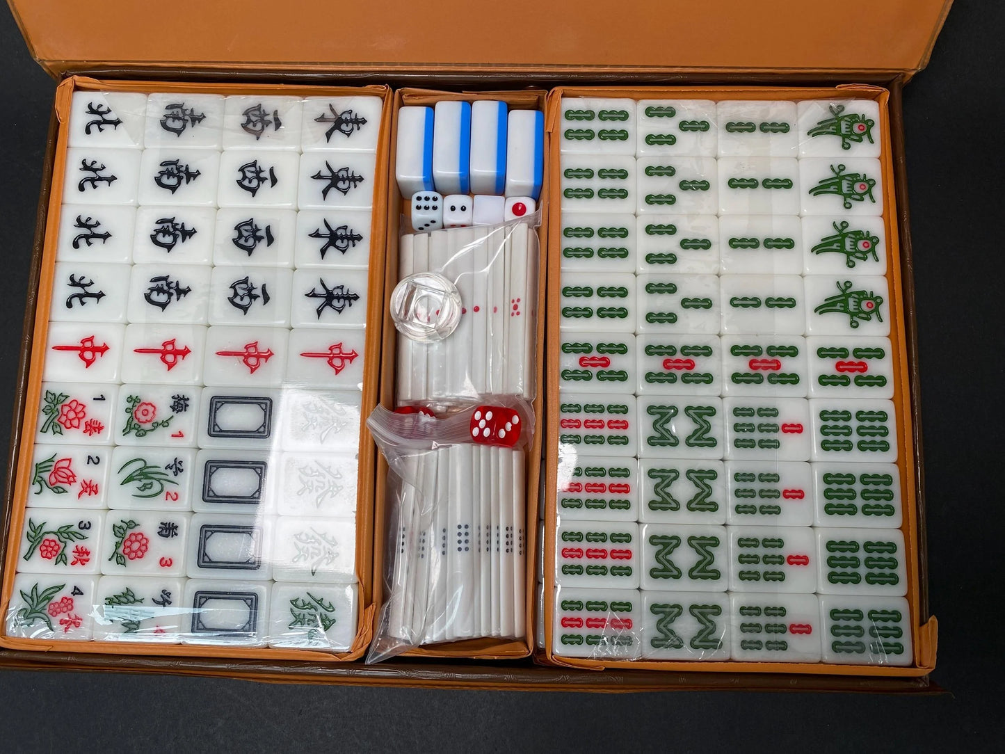Modern Size Japanese MVC Mah Jong Set, Riichi Mahjong Set 148 Tiles, Large American size 30mm Tiles, Blue Back, Heisei Retro Board Game