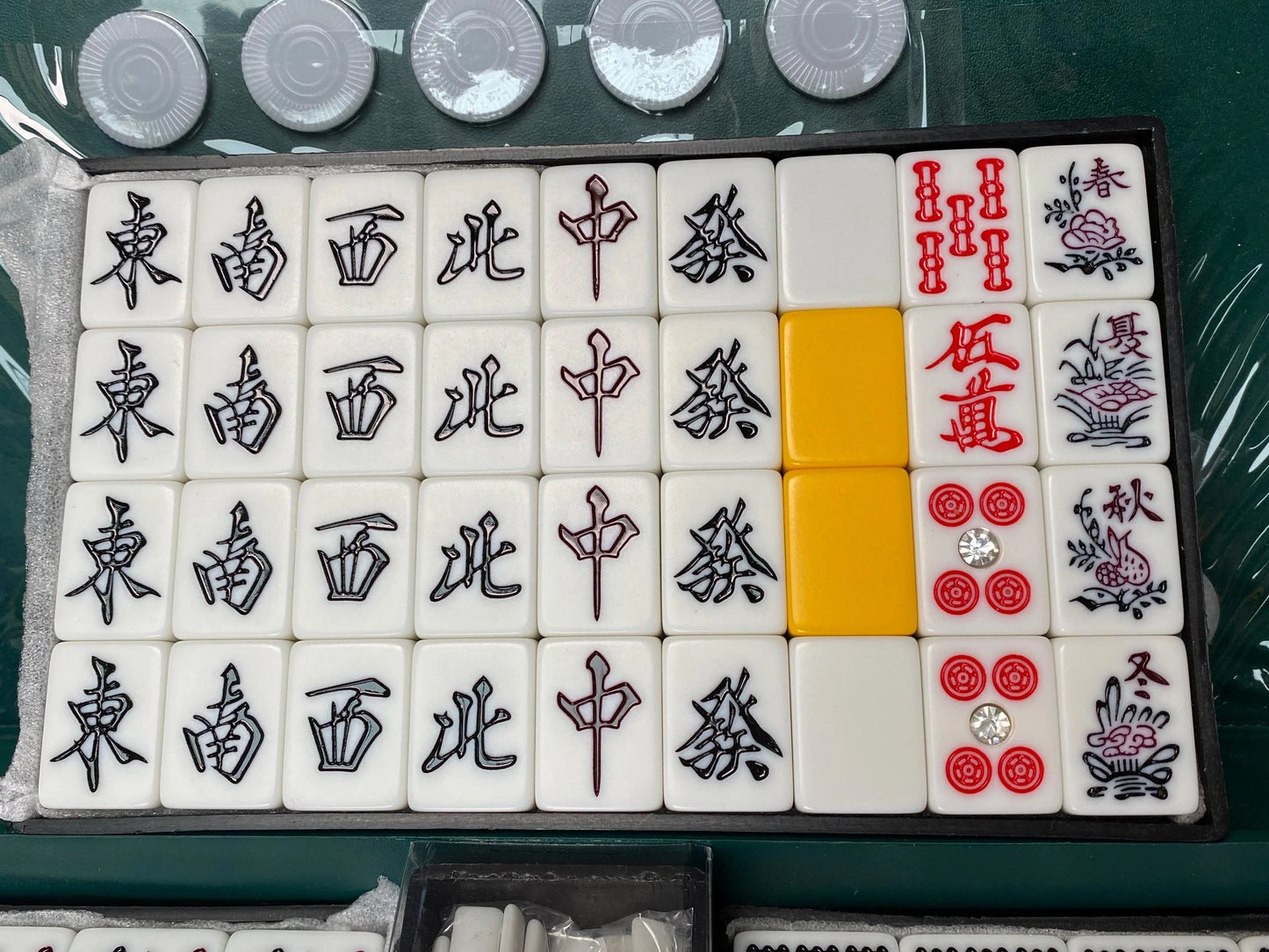 Suisen Riichi Mahjong Japanese MVC Mah Jong Set, Rhinestone 4 Red Aka Dora, Unused Heisei Retro Riichi Game mah jong set, Tile dealing game