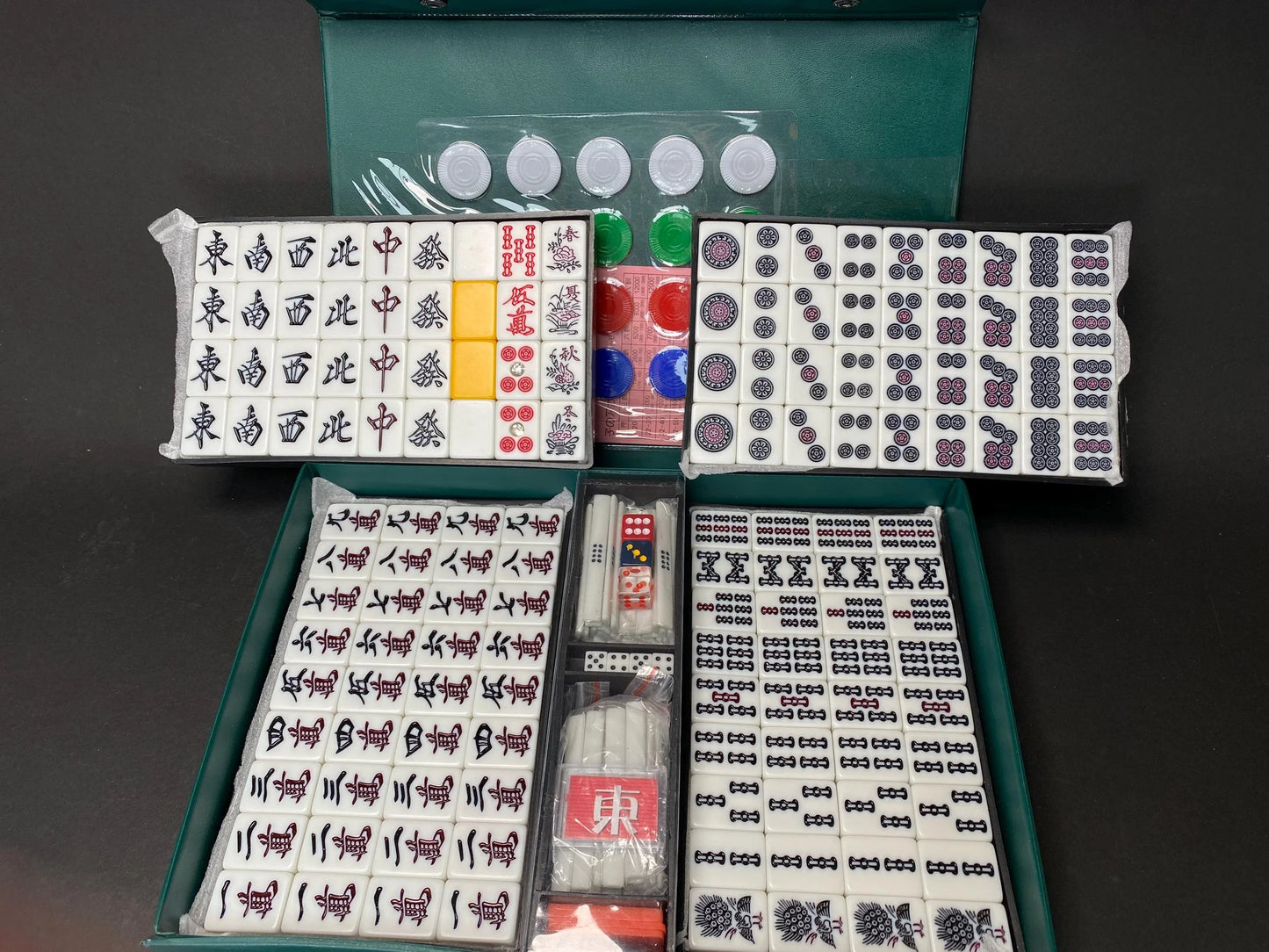 Suisen Riichi Mahjong Japanese MVC Mah Jong Set, Rhinestone 4 Red Aka Dora, Unused Heisei Retro Riichi Game mah jong set, Tile dealing game