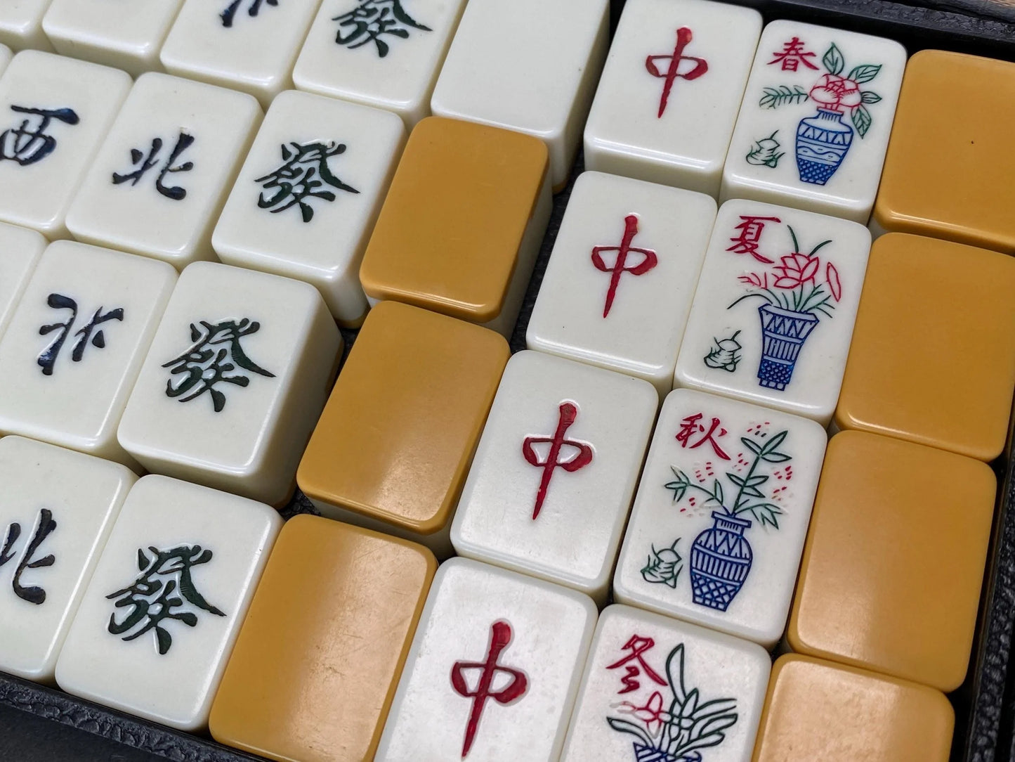 Japanese Mahjong tile antique Set: yellow back Resin Tiles in Rare Teal Green Woven Case