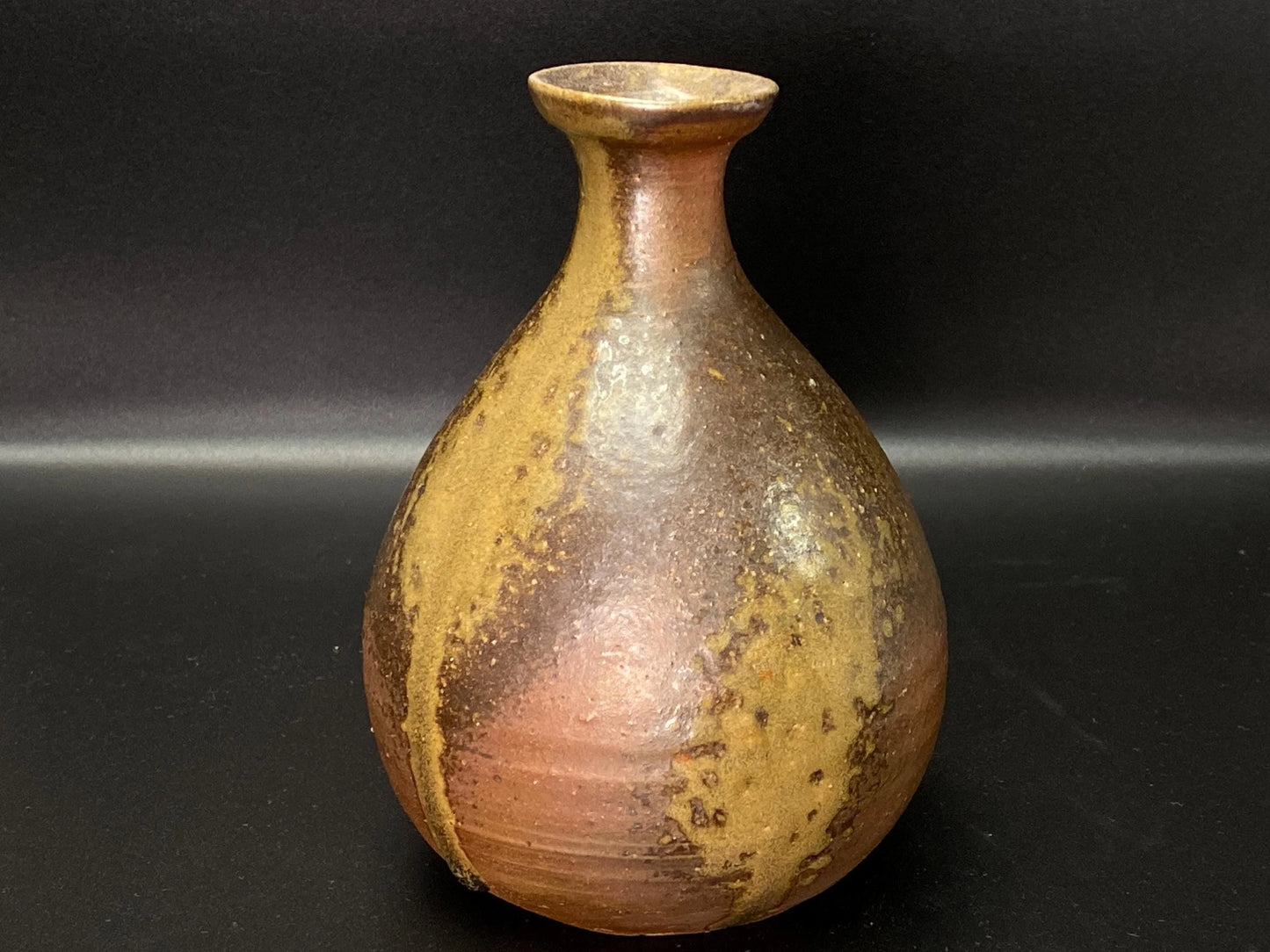 Hatsu Kintsugi Bizen Ware Tokkuri Signed