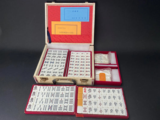 RARE Riichi Mahjong, Japanese MVC Mah Jong Set, Brand Geimudo, 4 Red Fives Aka Dora, White portable Big Unique Case, Tile dealing game
