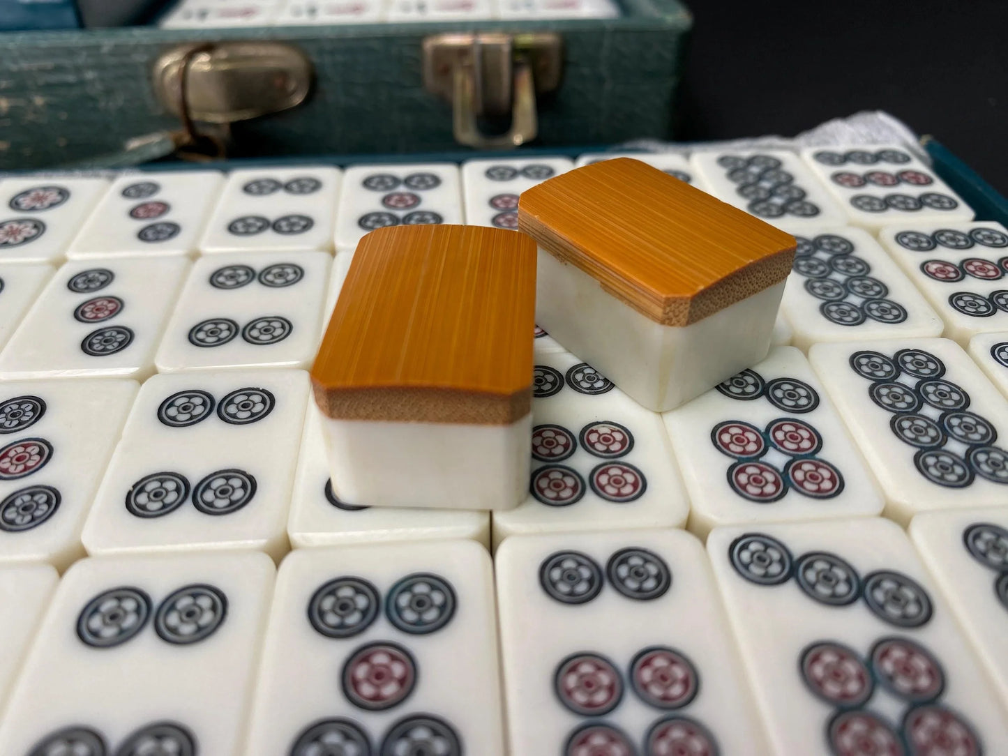Antique Japanese Mah Jong Bamboo Back Tile Set with Wooden Case Tile, dealing game Vintage, blue portable case