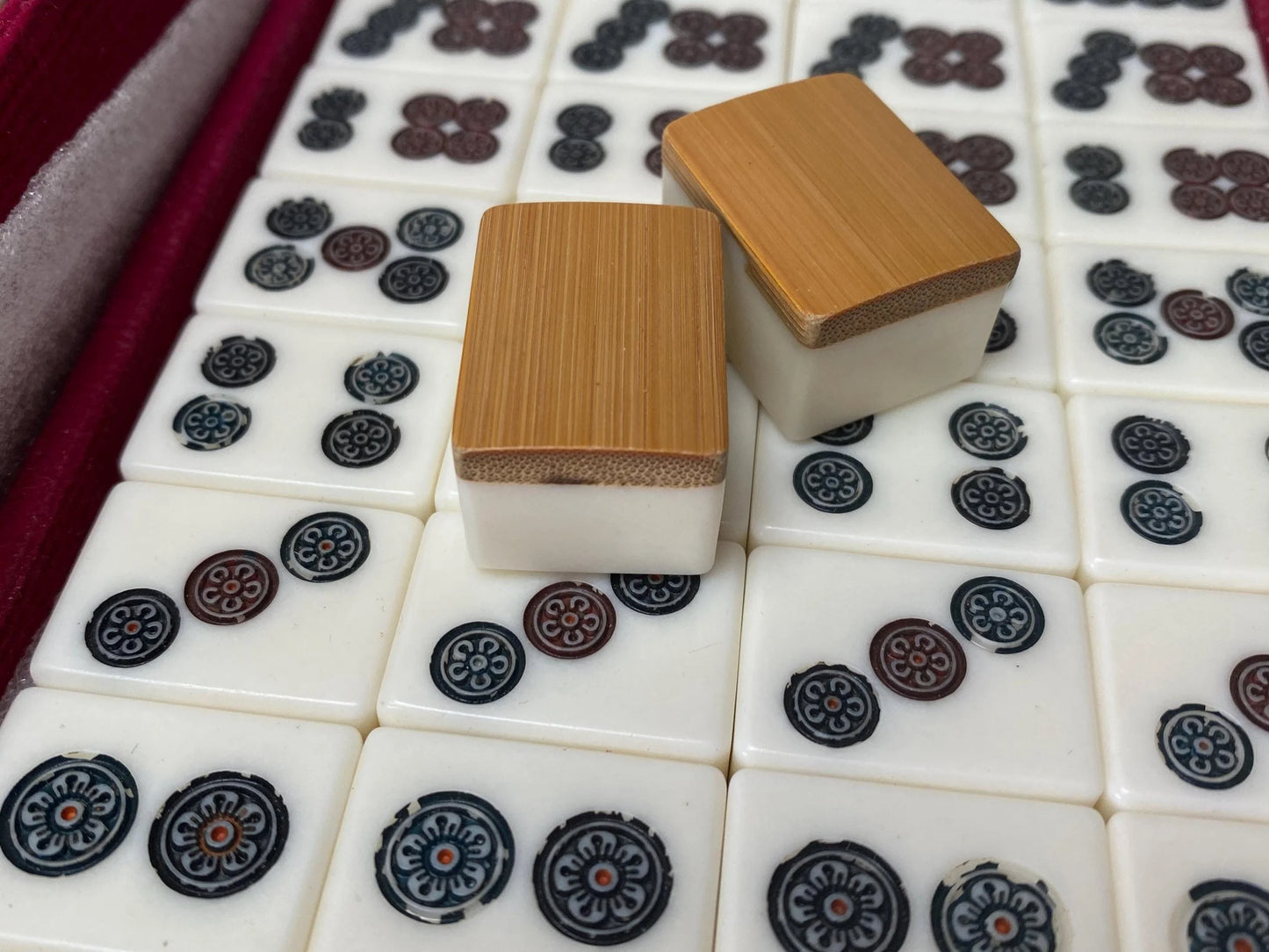 High class Japanese Bamboo MVC Mahjong tile game set, 1980s Japan Showa Mah Jong Set, Original purple velvet box, portable Case