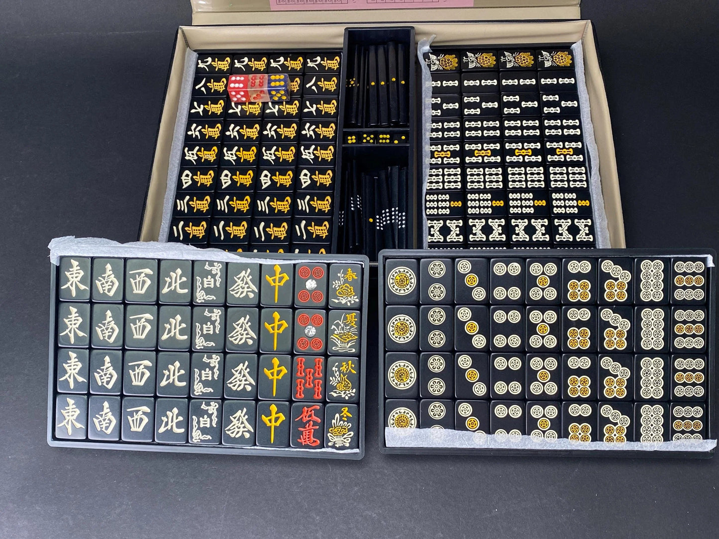 Black Kuro-pai Riichi Mahjong Set with Red Fives