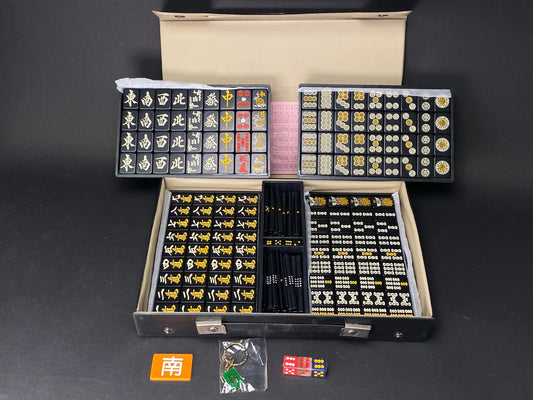 Japanese Riichi Mahjong Black Tiles Set,"Black Tiles" Kuro pai, 4 Red Fives & 2 Crystal mahjong, Portable, Rare Color Mahjong with Keychain