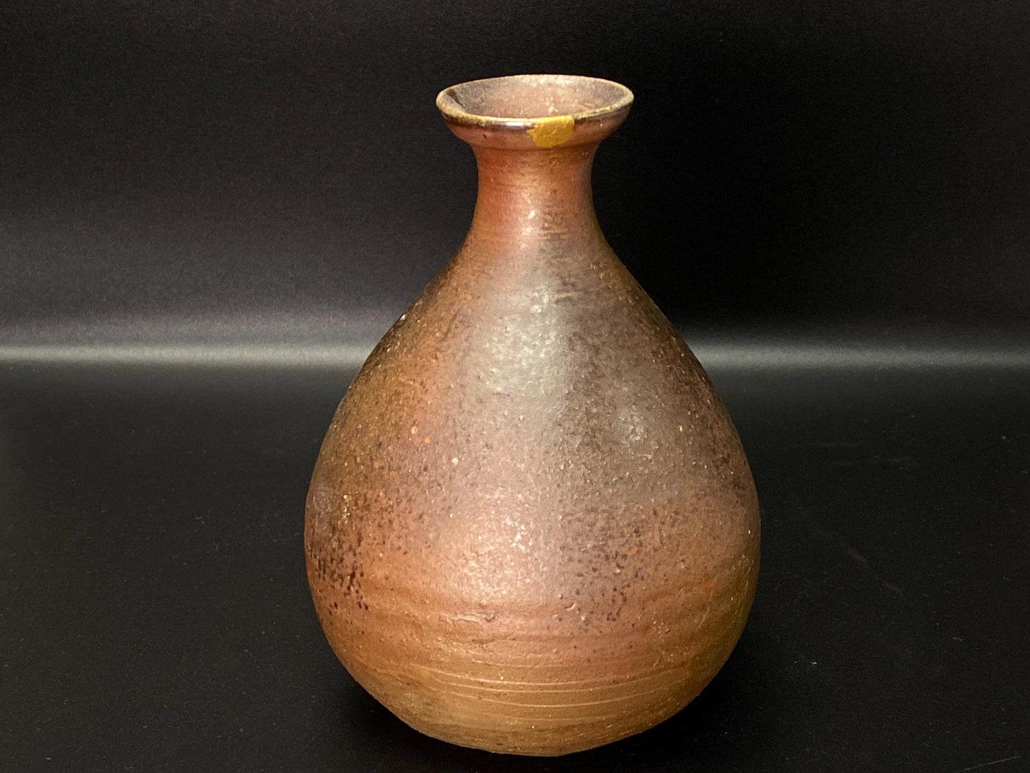 Hatsu Kintsugi Bizen Ware Tokkuri Signed