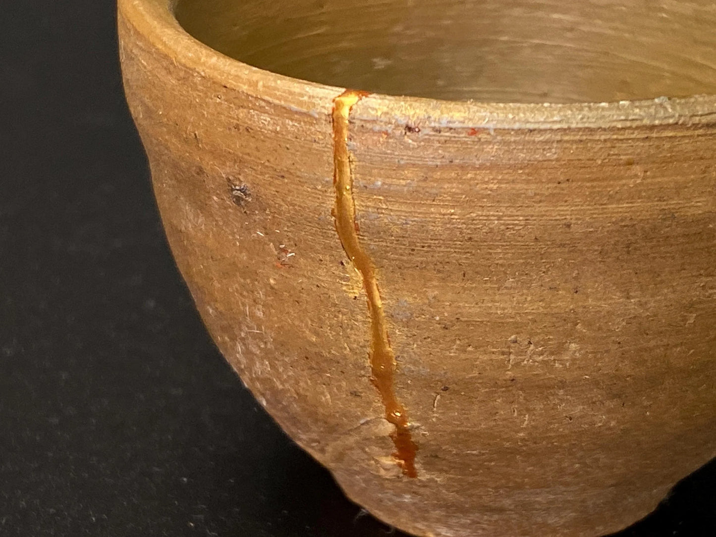 Bizen Ware real 25k gold Kintsugi Tea Cup signed, Japanese Ceramic Gold Repair sake cup, Vintage Art