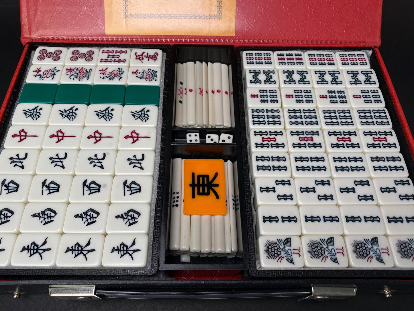 Japanese Riichi Mahjong Set Green Back Tiles, 4 Red Fives Aka Dora, Late Showa Era Retro Riichi Game in Black Flat Case